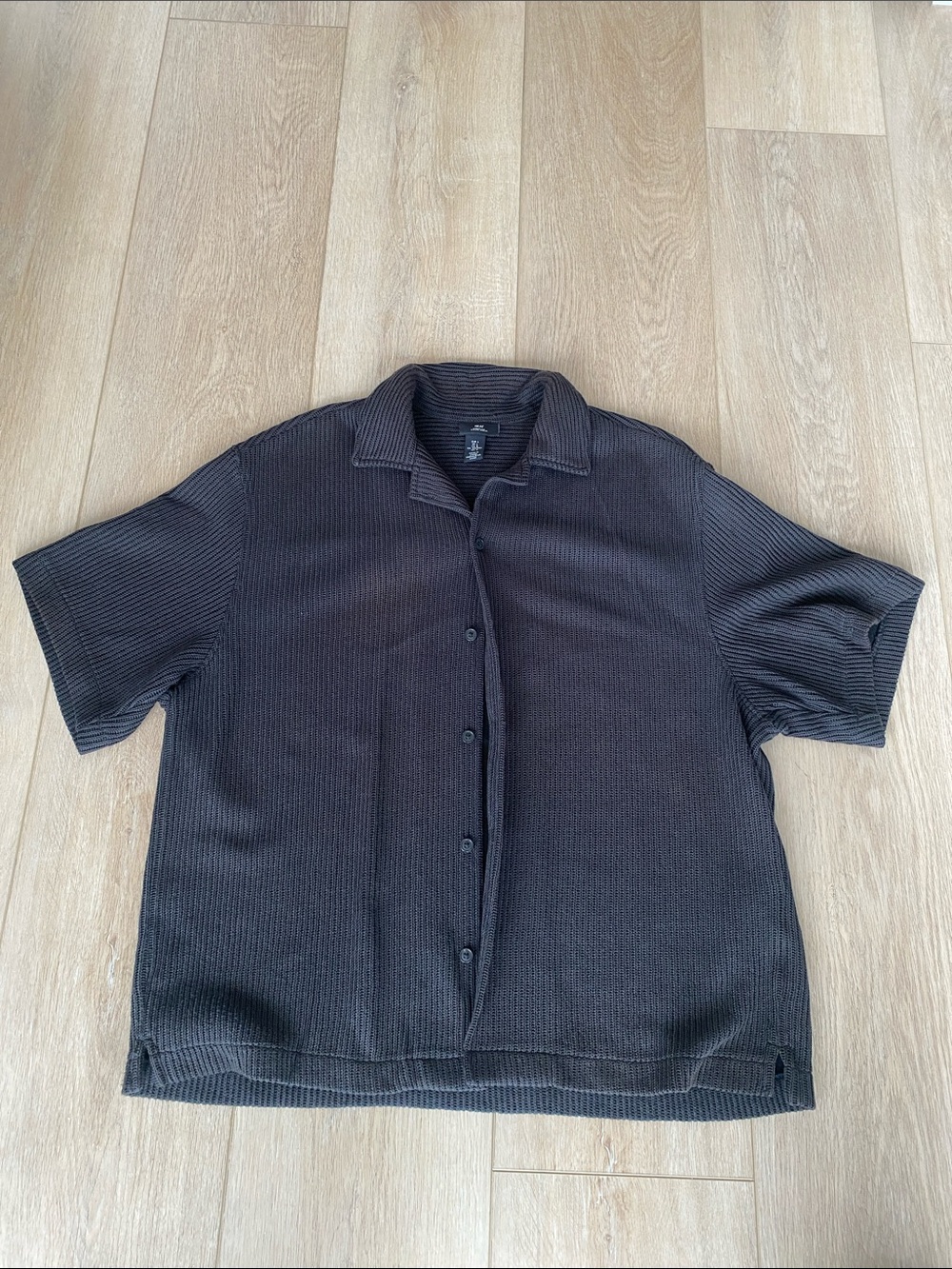 H&M Black Short-Sleeve Button-Down Knit Shirt